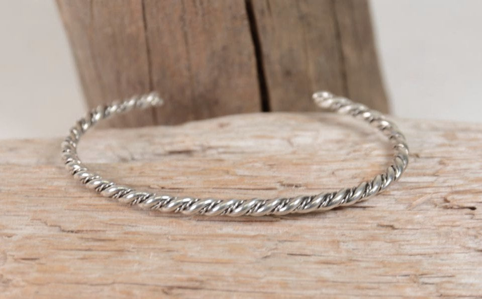 navajo ビンテージ　ノットバングル silver Elaine Tahe Navajo Bracelet by Elaine Tahe – Antique American Indian Art