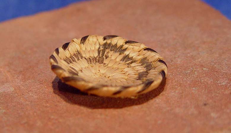 Miniature Pima Baskets 1930-40:Five cog motif. Nice weave.
