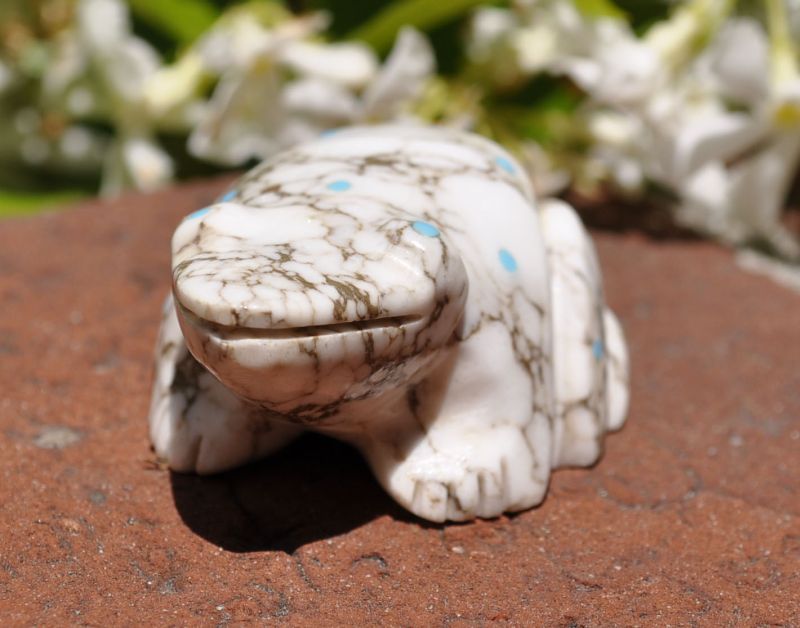 Zuni Veined white marble Frog Fetish by Tyler Quam