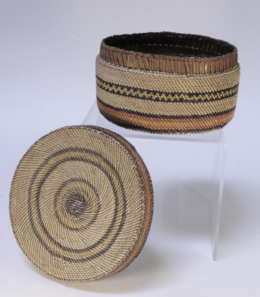 Very fine Makah - Nuu-chah-nulth Lidded Indian Basket