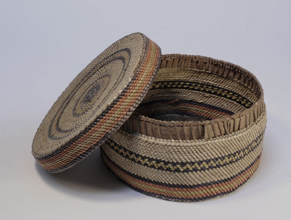 Very fine Makah - Nuu-chah-nulth Lidded Indian Basket