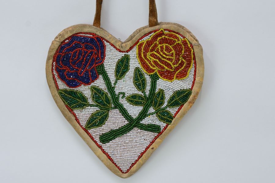 Plateau Beaded Heart Bag with Roses