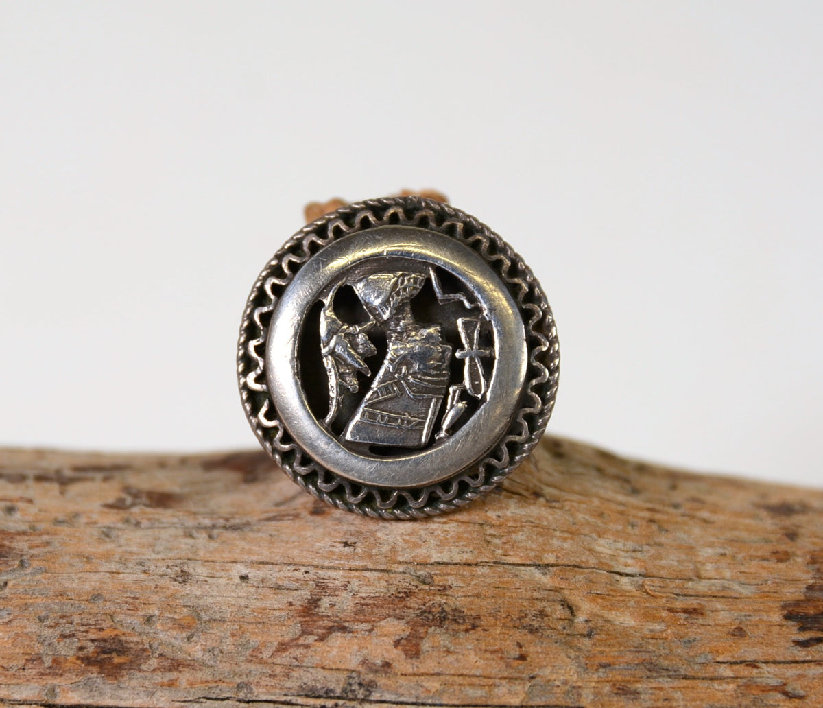 Silver Ring Circle with Design Inside Size 8