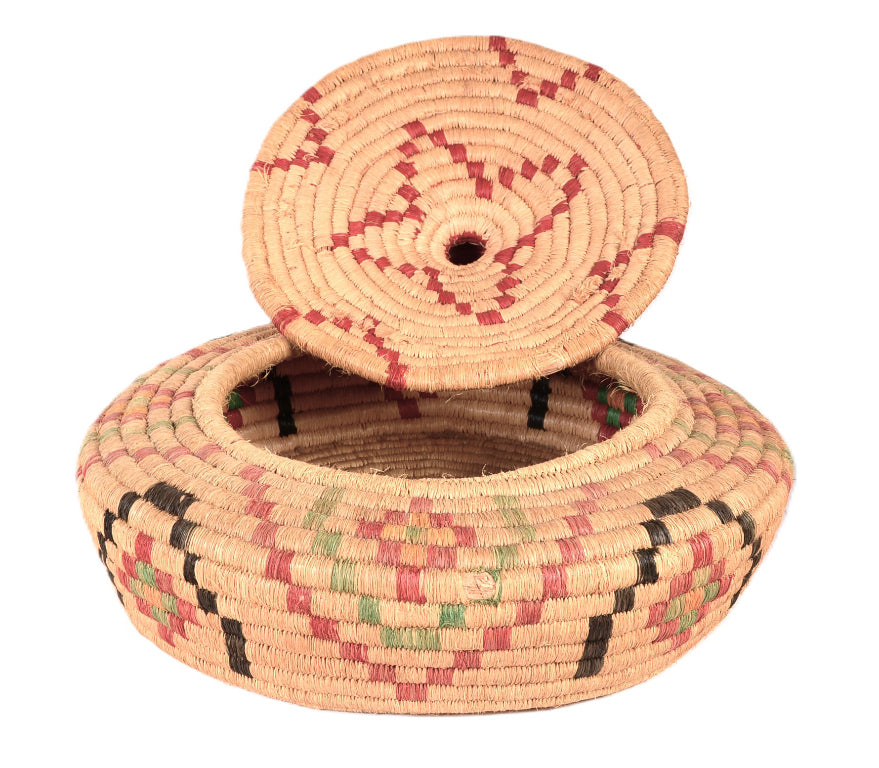 Quinault Basket with Lid and Nob