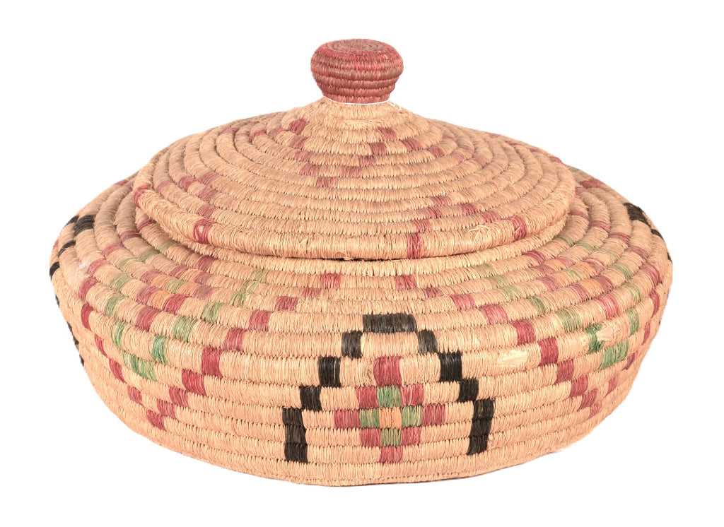 Quinault Basket with Lid and Nob