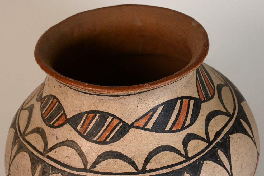 Early San Ildefonso Pueblo pottery jar by Marianita Roybal