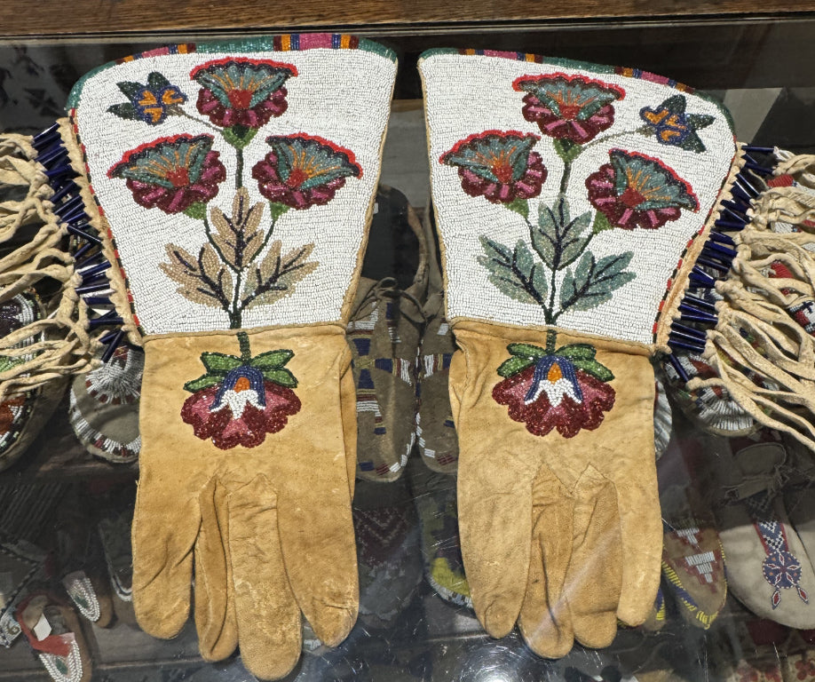 Plateau Beaded Gauntlet Gloves Pair