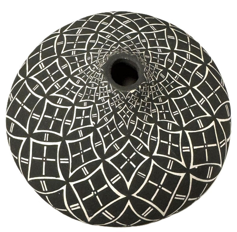 Acoma Pueblo Seed Jar By Dorothy Torivio