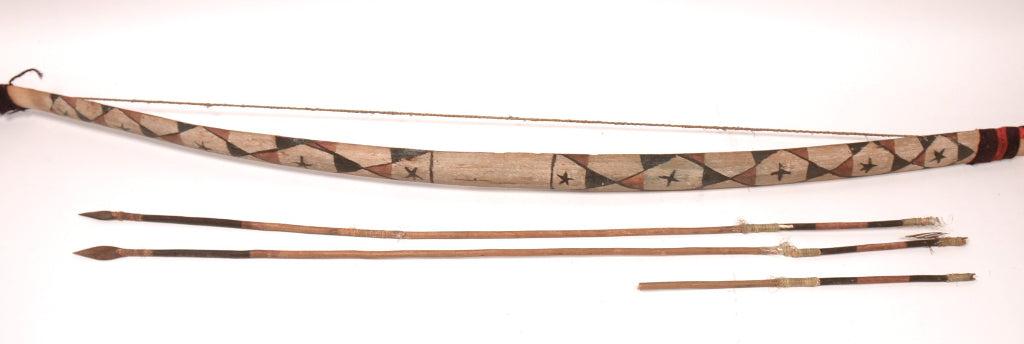 Mohave Painted Bow and 3 1/2 Arrows Set