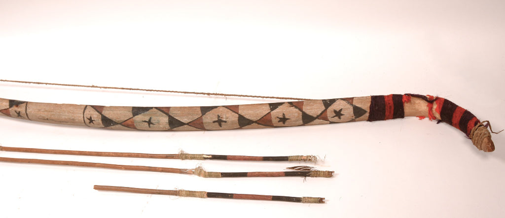 Mohave Painted Bow and 3 1/2 Arrows Set