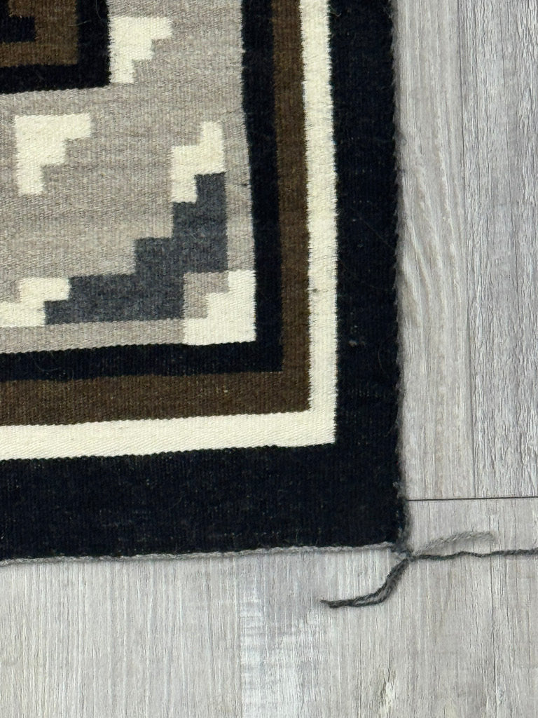 Very fine Navajo Rug; Two Gray Hills - 60 Wefts/Inch - 7 Colors