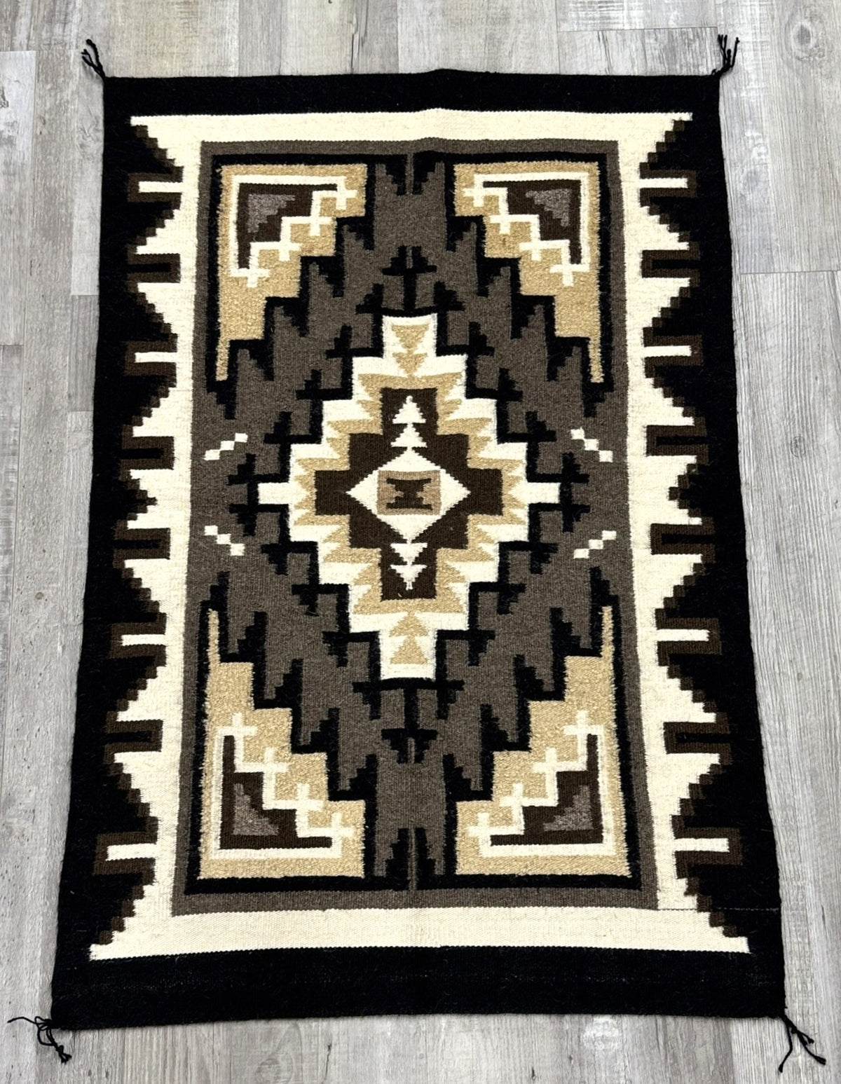 Navajo Rug: Two Gray Hills
