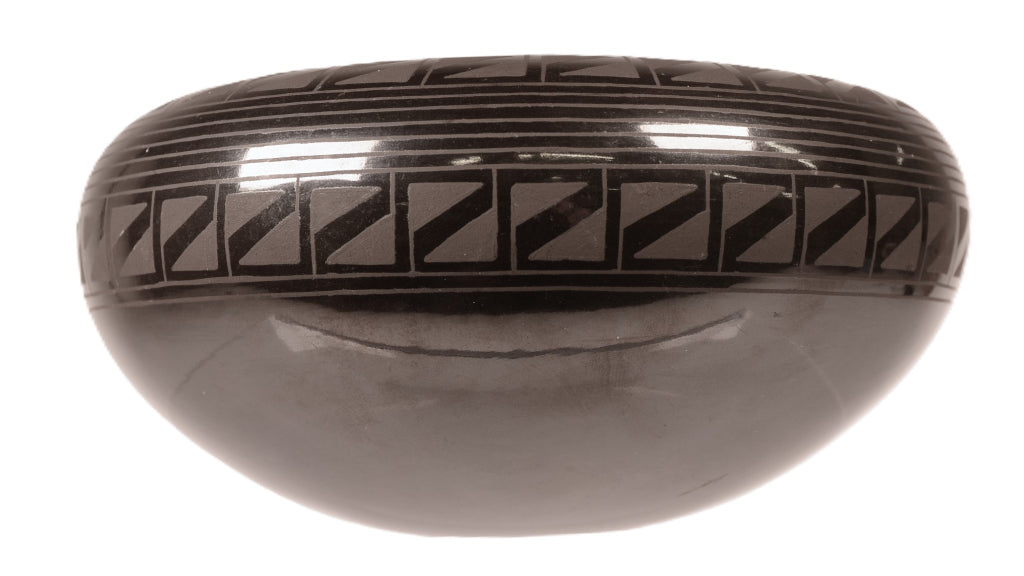 Mata Ortiz Mexican Black Pottery By Ruben Rodriguez