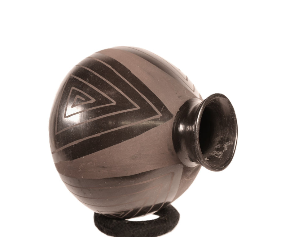 Mata Ortiz Mexico Pottery By Tomasa Mora