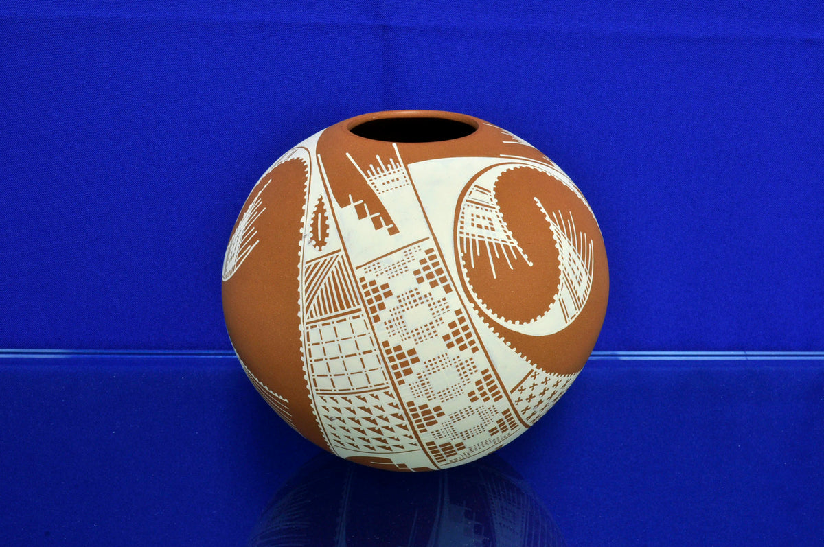 Mata Ortiz Seed Jar By Iyonne Olivas