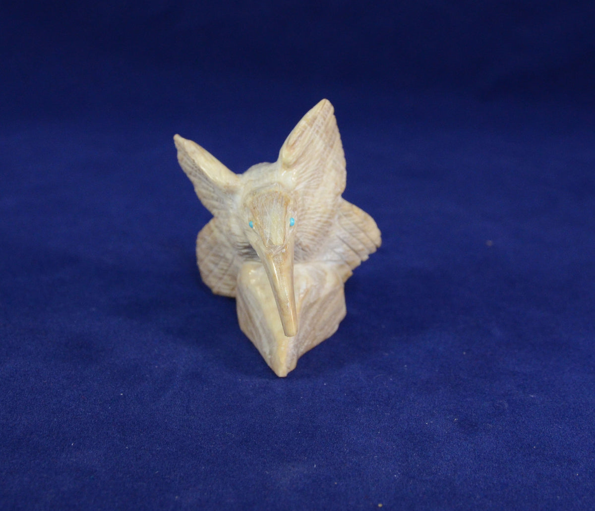 Zuni fetish carving: Serpentine Hummingbird