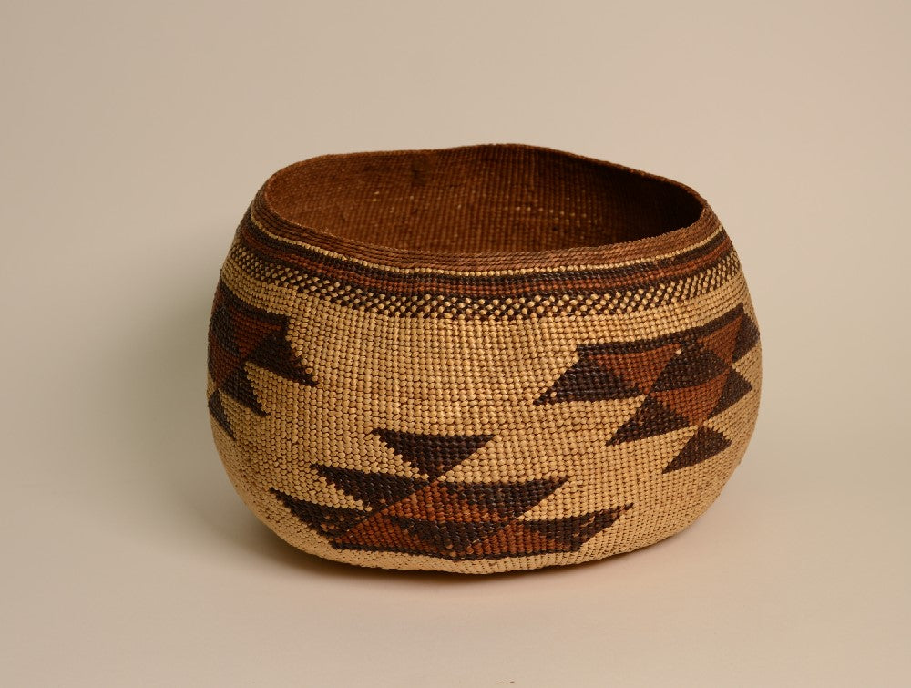 Large Karuk/Yurok Storage Basket