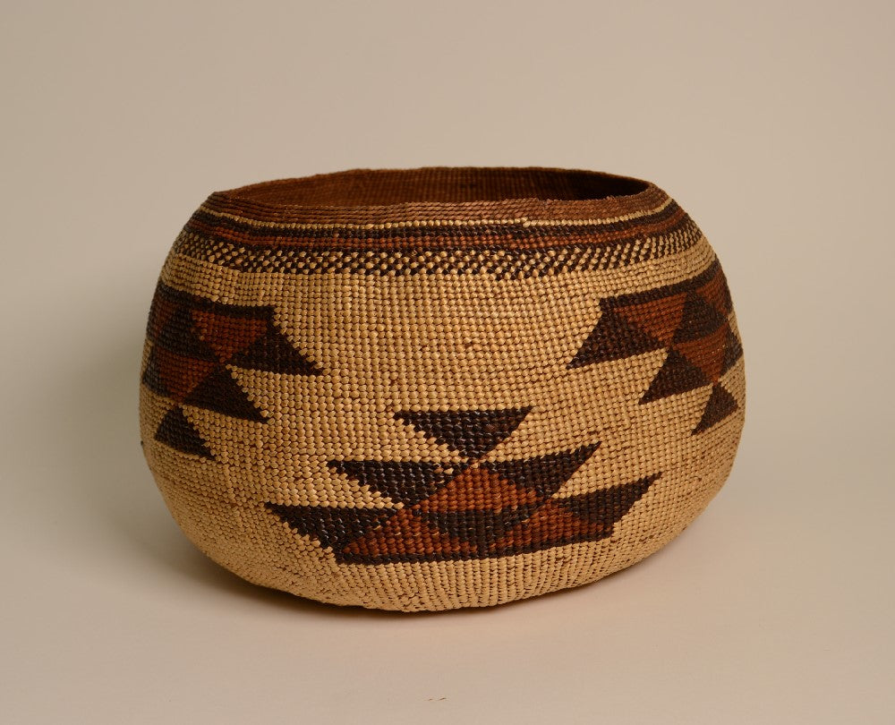 Large Karuk/Yurok Storage Basket