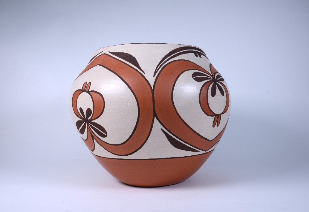 Large Laguna Pueblo Pottery Jar by Gladys Stratyu'we Paquin