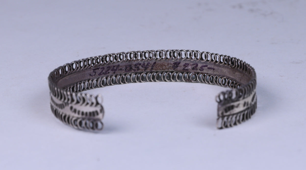Zuni Sterling Silver 14 Petit-Point Turquoise Bracelet