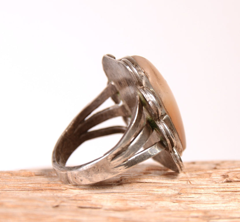 Navajo Peach and Cream Agate Ring