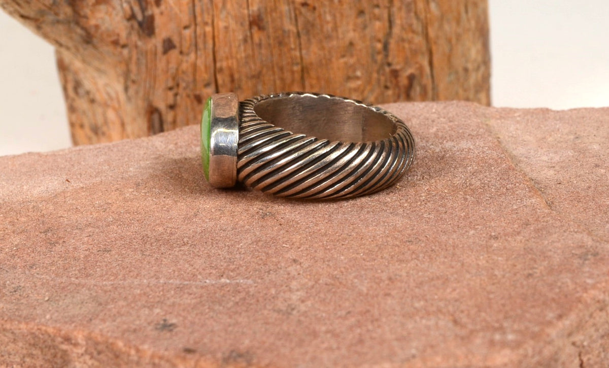 Navajo Ring Sterling and Gaspeite Size: 5 1/2