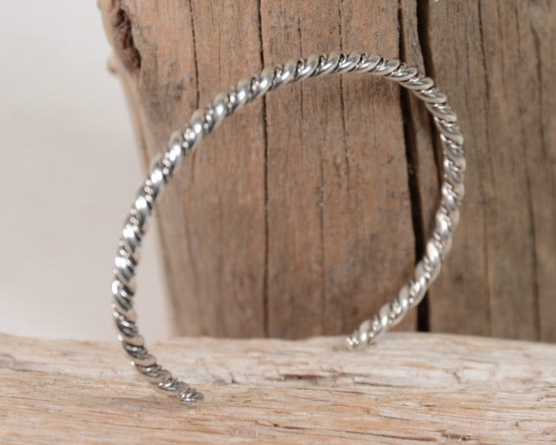 Navajo Bracelet by Elaine Tahe – Antique American Indian Art