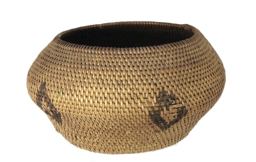 Washoe/Paiute basket; single rod with diamond motif