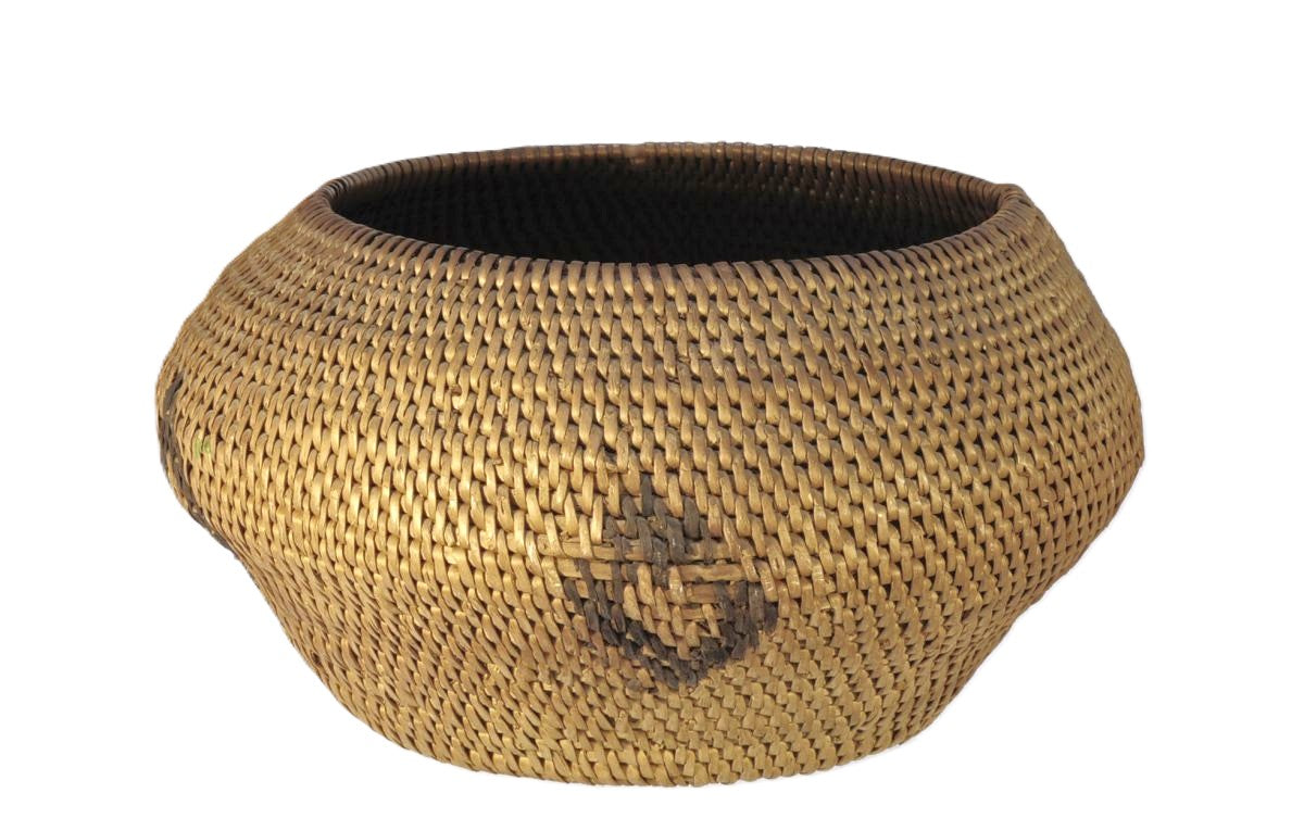 Washoe/Paiute basket; single rod with diamond motif