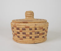 Eskimo Basket with lid and nob