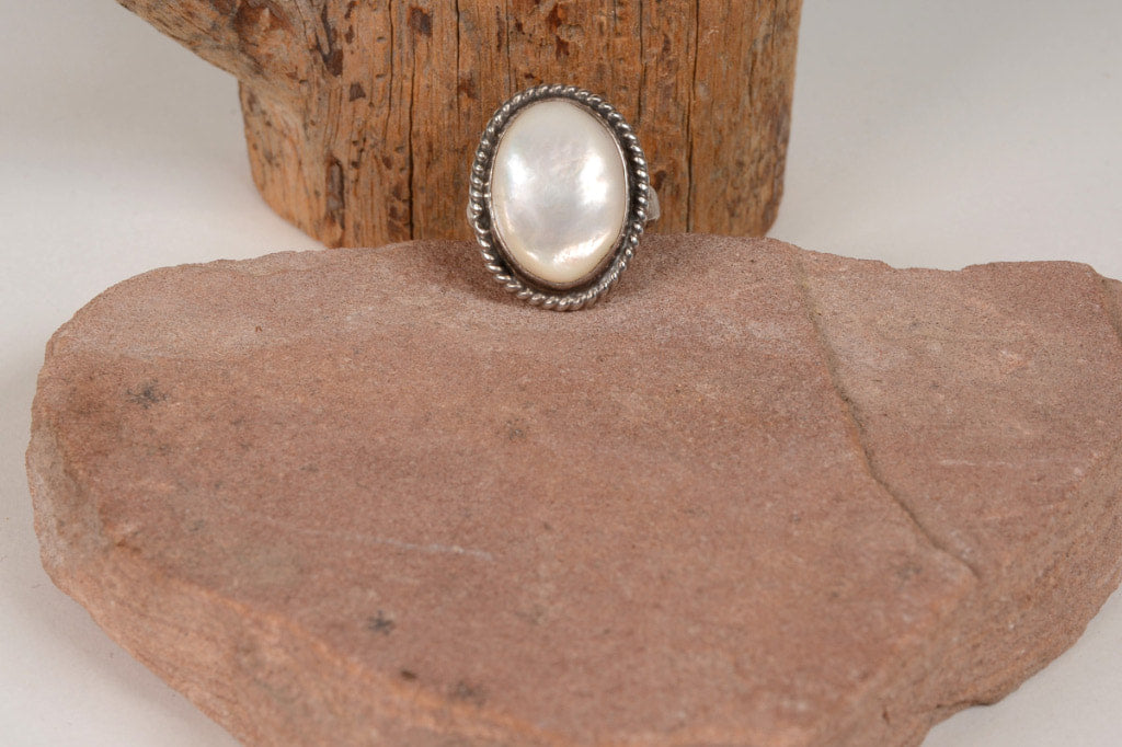 Navajo Sterling Silver Mother of Pearl Ring - Size 5