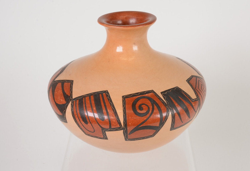 22-1040   Hopi Pottery: White Swan (Dolly Joe Navasie) b. 1964