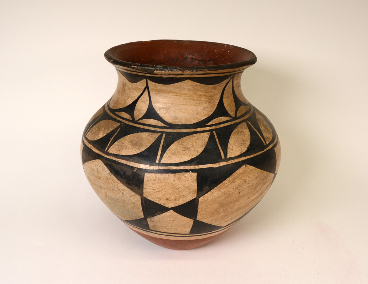 Historic Kewa - Santo Domingo Pottery Olla