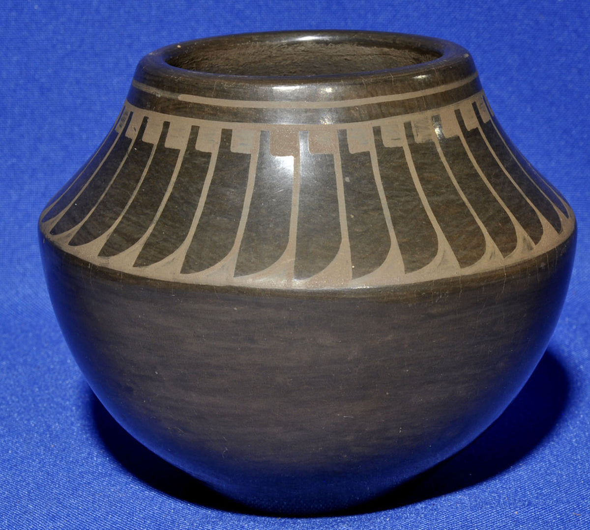 San Ildefonso Pueblo pottery "Alice + Ruben Martinez"