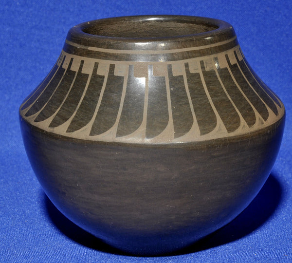 San Ildefonso Pueblo pottery "Alice + Ruben Martinez"