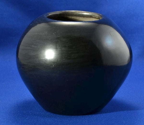 Polished Plain Blackware Pottery Bowl by Maria Martinez, Signed Maria Poveka