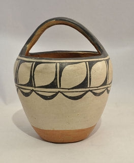 Santo Domingo Pueblo Indian Pottery with Bail