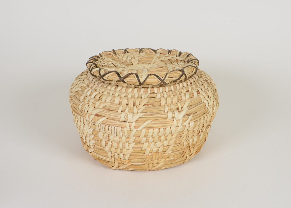 Lidded Tohono O'Odham (Papago) Basket by Virginia Moreno
