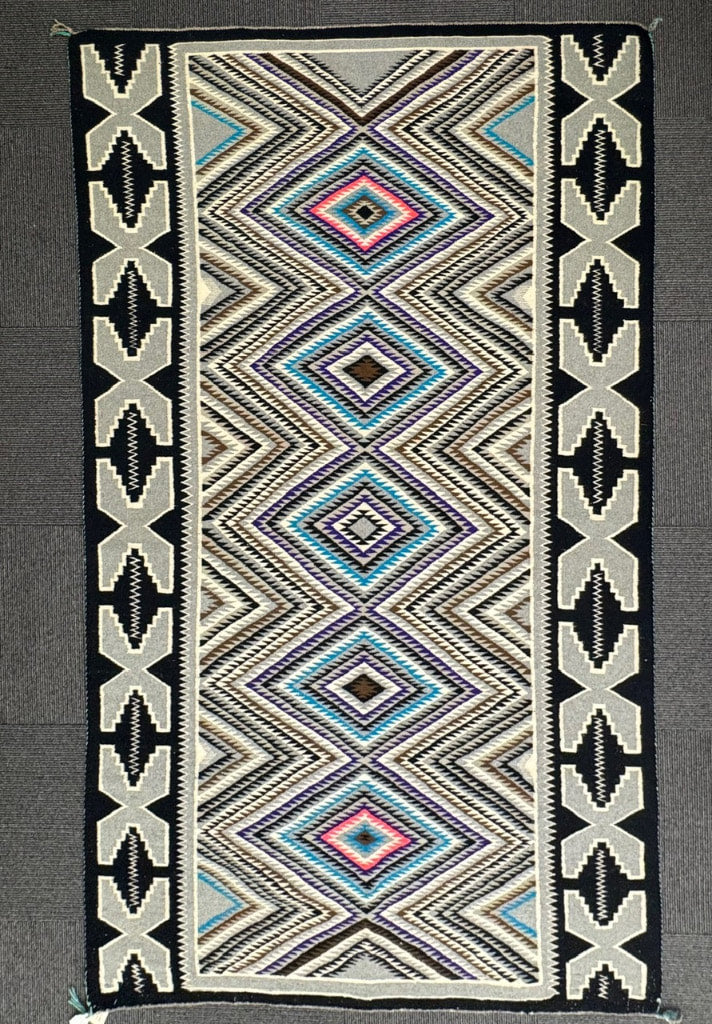 Navajo Red Mesa Eye Dazzler Rug with Outline