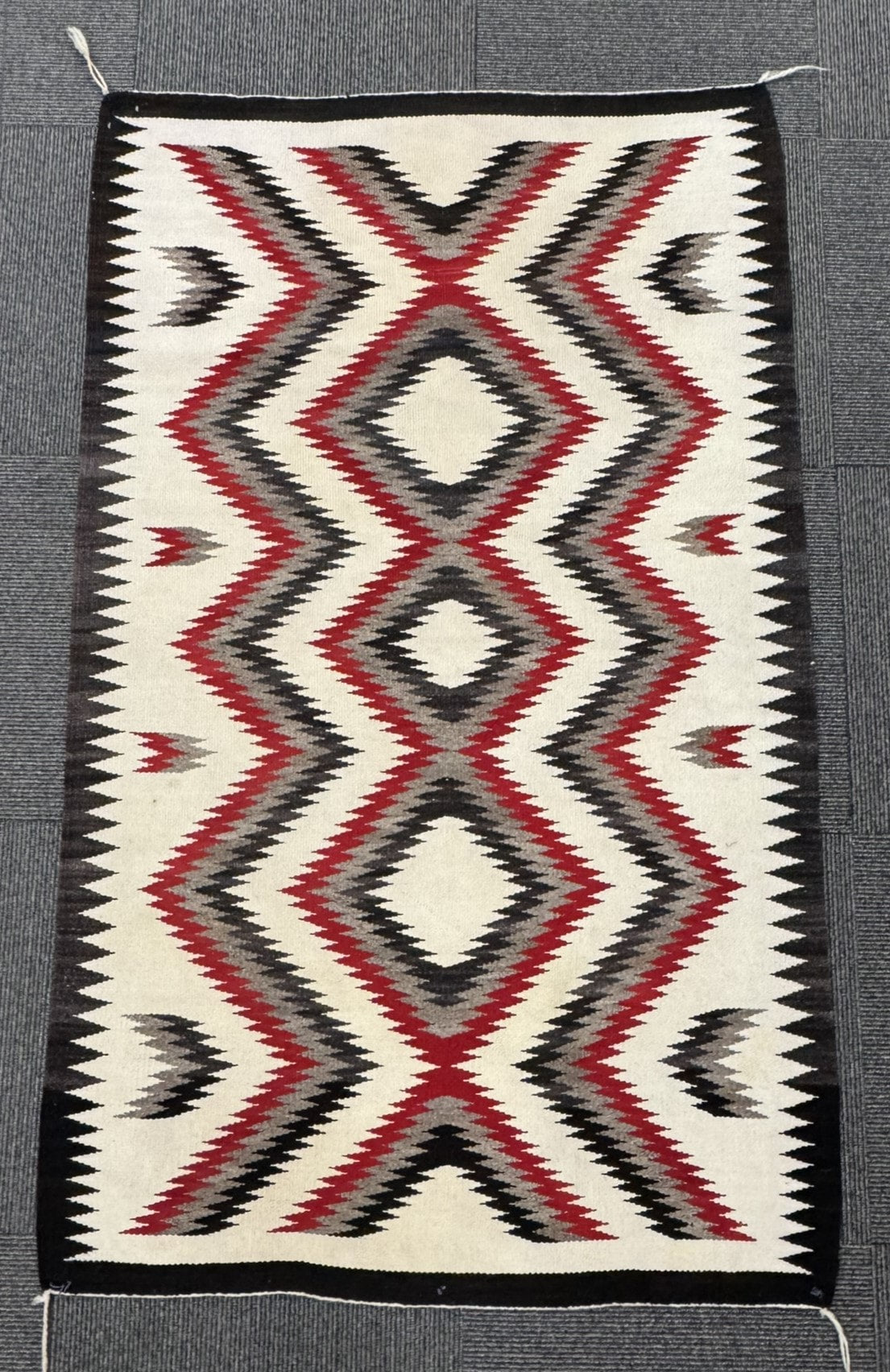 Navajo Textiles, Ganado Style Dazzler