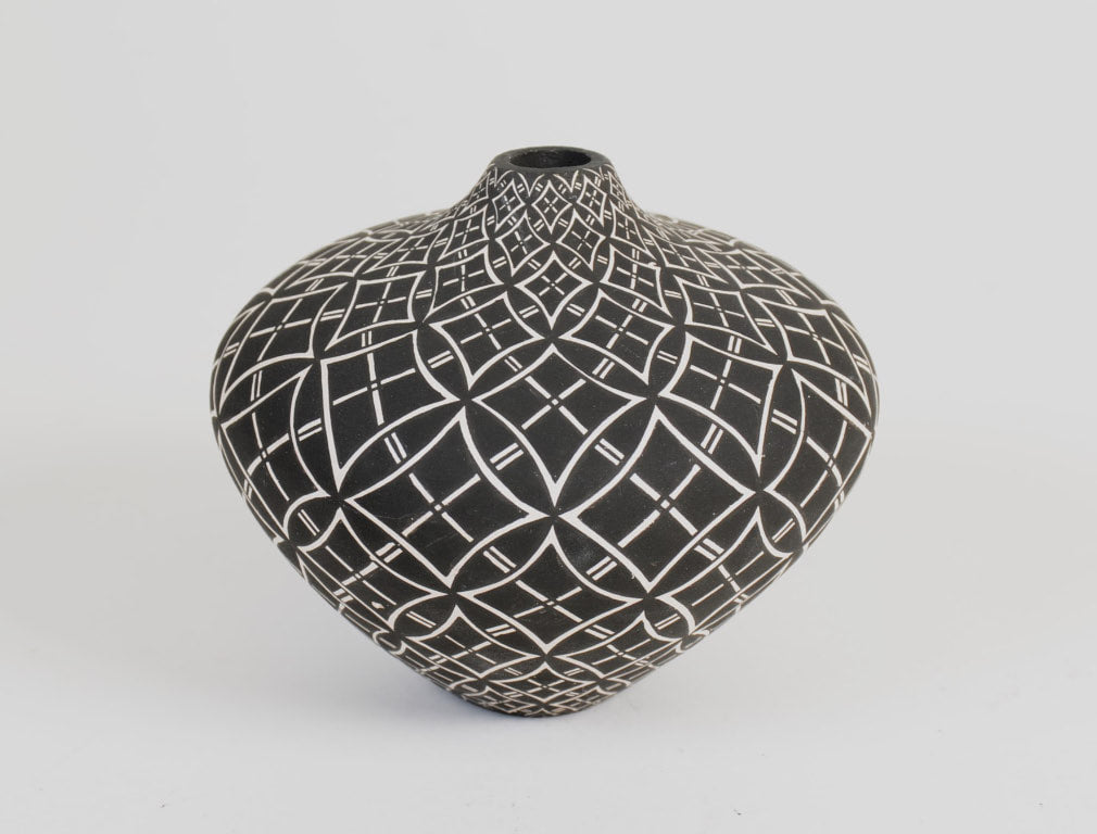Acoma Pueblo Seed Jar By Dorothy Torivio