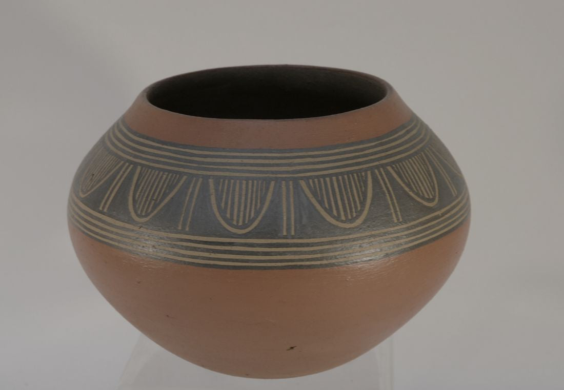 Jemez Pueblo Pottery By Laura Gachupin
