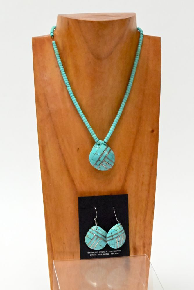 Santo Domingo Shell Necklace and Earrings Set