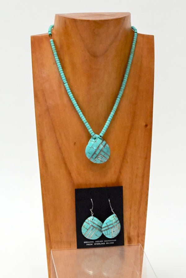 Santo Domingo Shell Necklace and Earrings Set