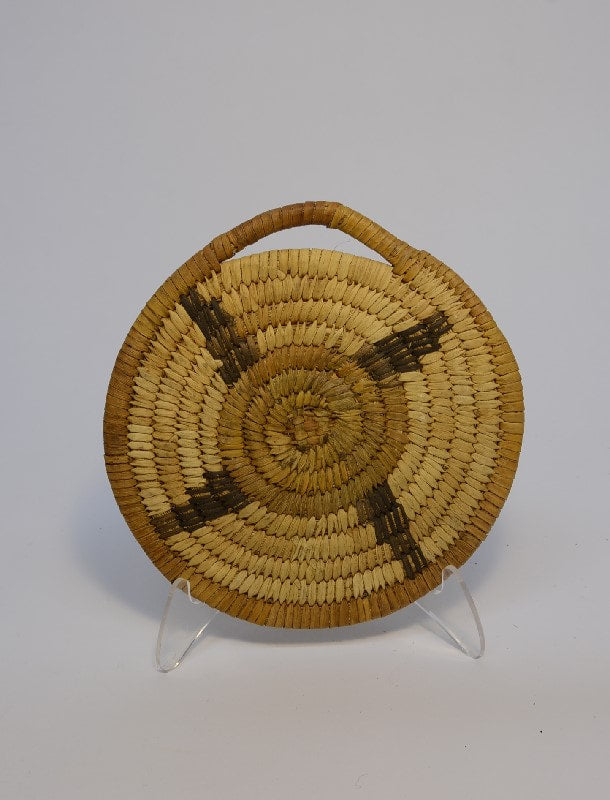 Vintage Papago basket trivit