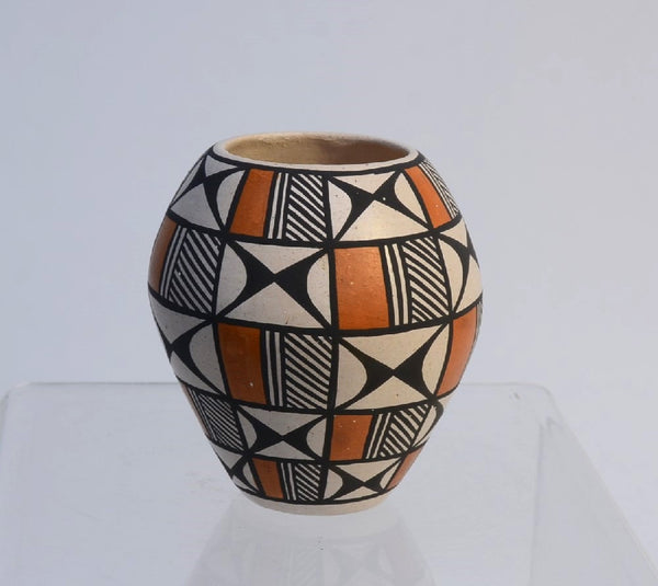 Acoma Pueblo Pottery By Caroline Sarracino