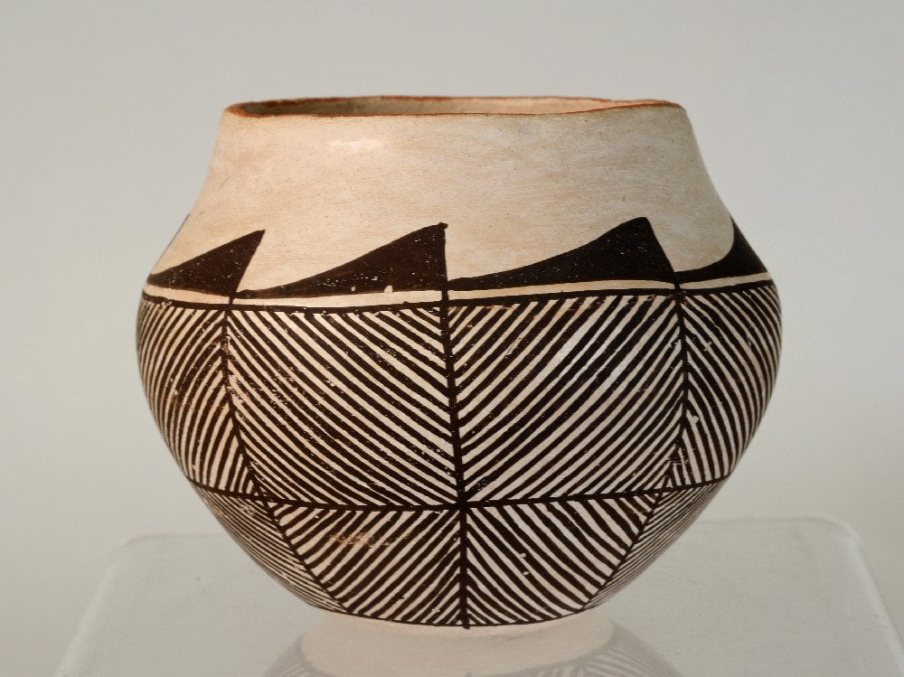 Acoma Pueblo Pottery Jar By Irma Maldondo