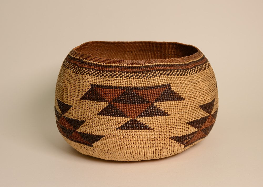 Large Karuk/Yurok Storage Basket